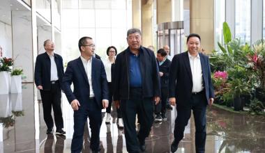 中国慈善連盟の孫少華副会長が研究のために同昆を訪問